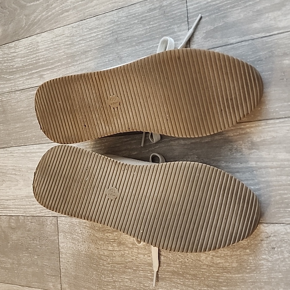 Neutral sneakers - Picture 3 of 6